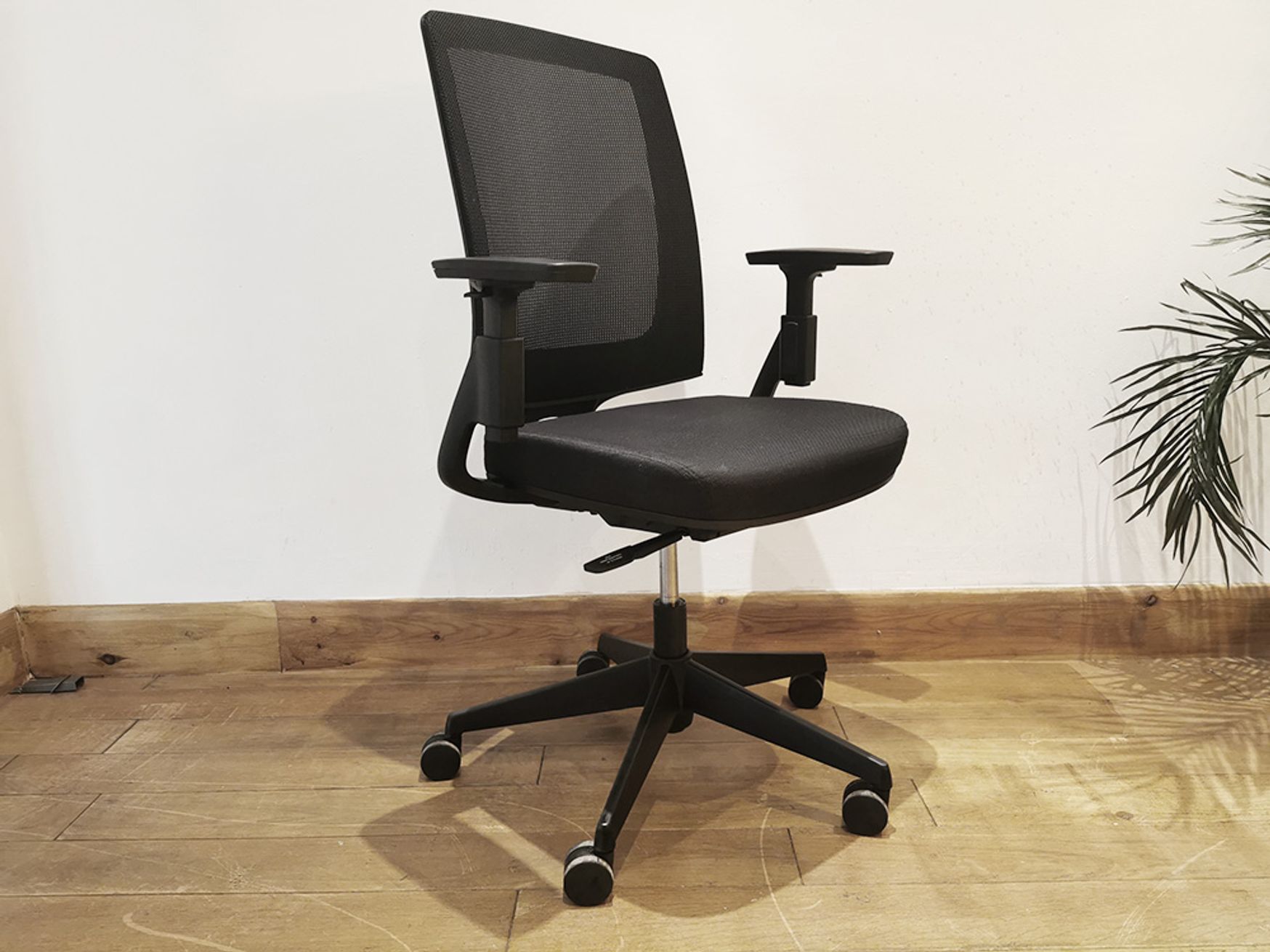 Large quantity of used mesh-back 'Hon' task chairs