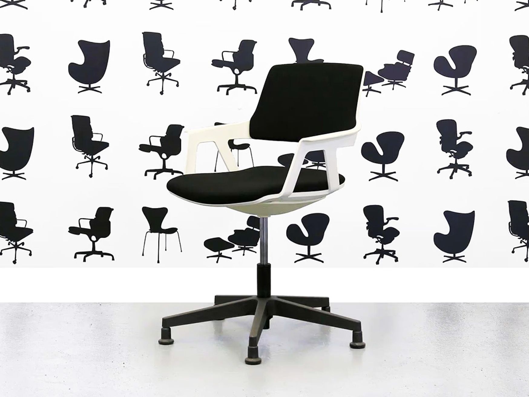 Refurbished 'Interstuhl MOVYis3 16MO' Conference Chair