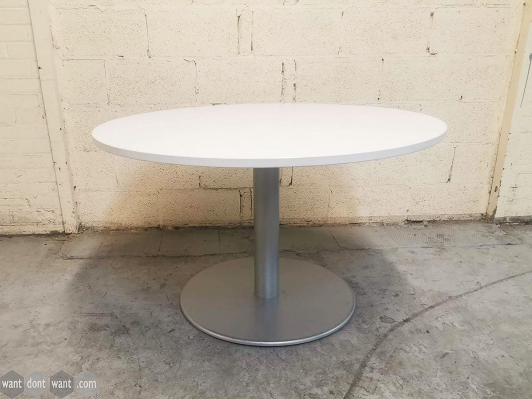 Used 1200mm Circular White Table