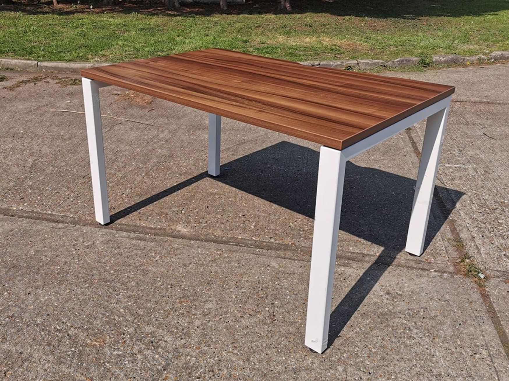 Used 1200mm x 800mm Free-standing Task 'Team' desks with walnut tops and white frame
