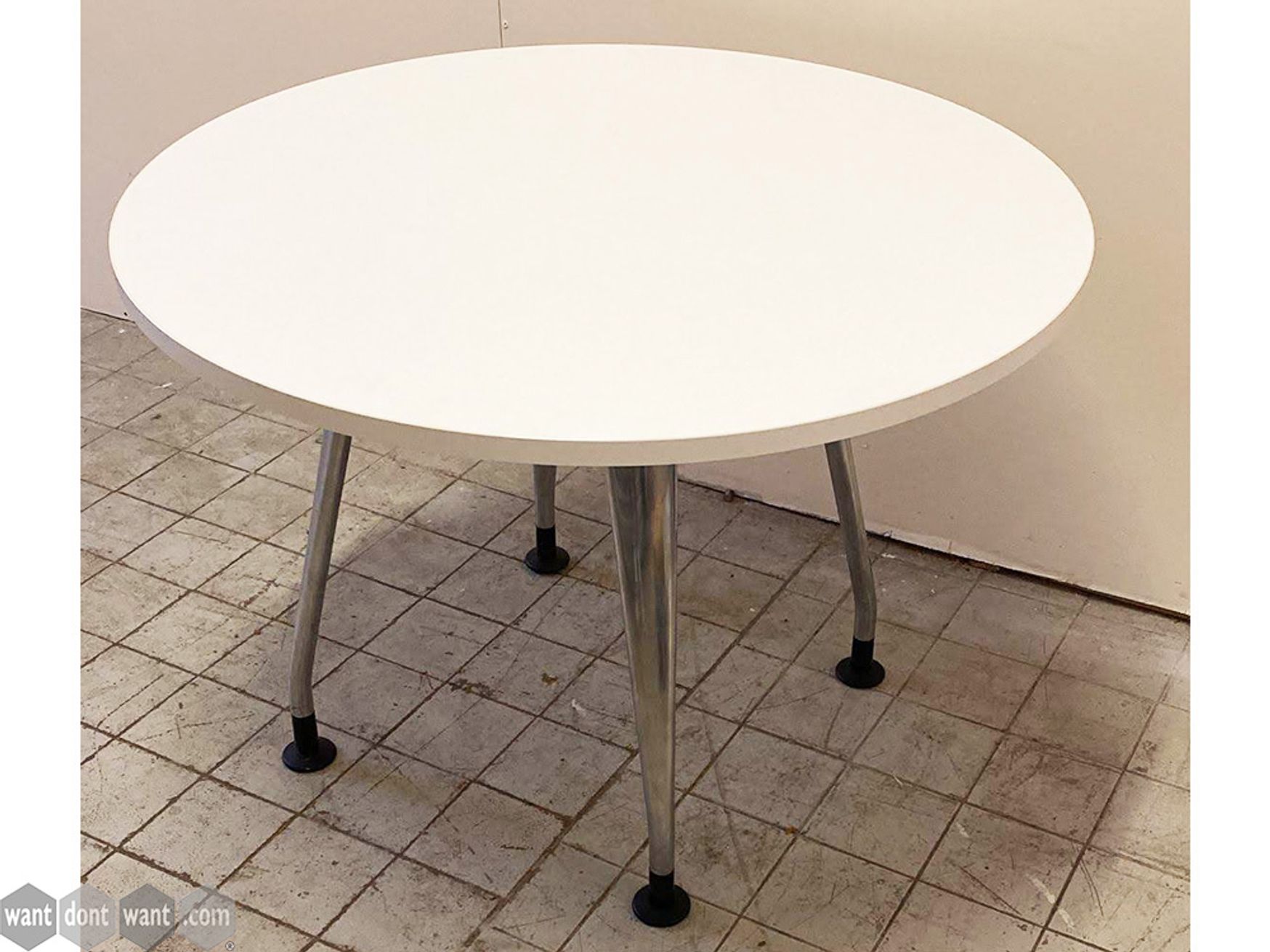 Used 1000mm Verco White Round Table With Chrome Legs