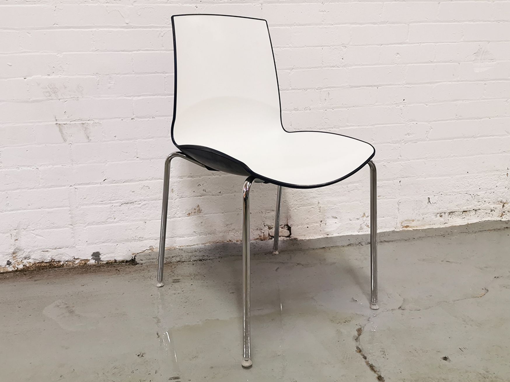 Used Connection Seating Ice Café Chair in White & Blue