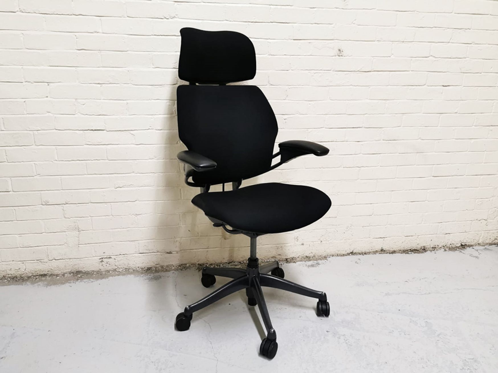 Used Humanscale Freedom Chair in Black Fabric with Headrest 
