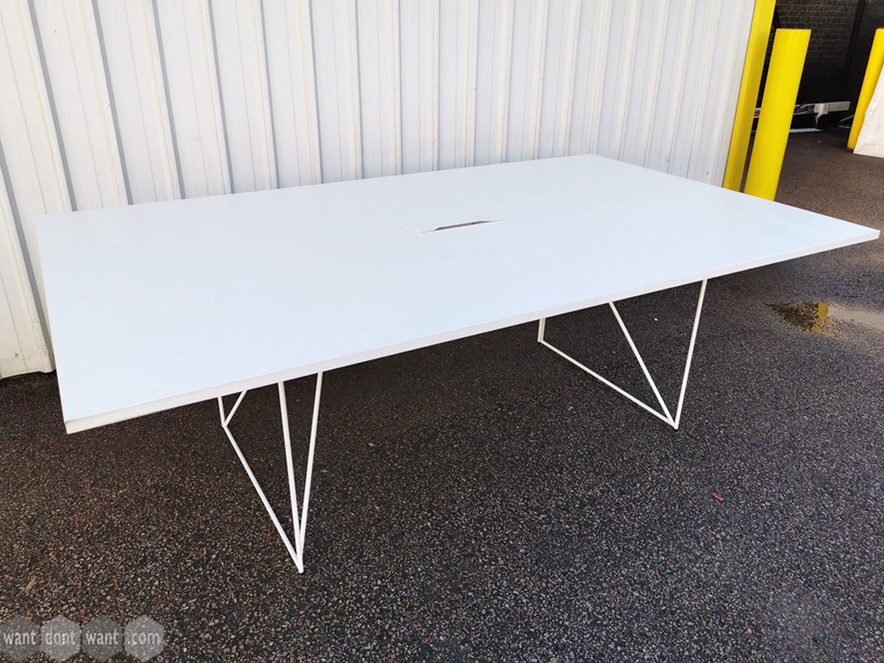 Used 2200mm Narbutas 'Air' Meeting Table
