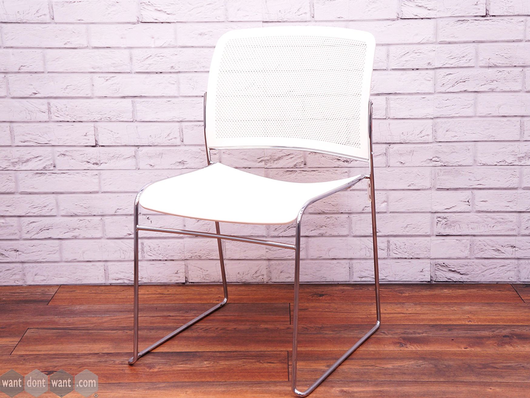 Second hand best sale stacking chairs