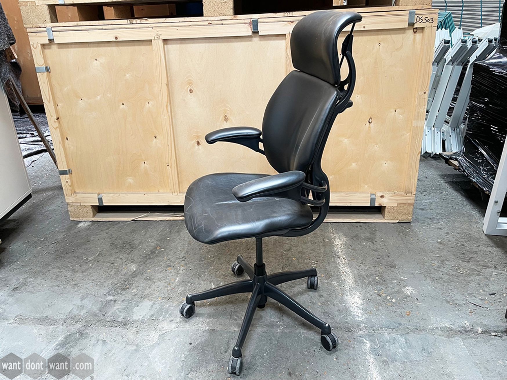 Want Dont : Second Hand Office Furniture - Used Office Furniture |  Chairs | Task/Operator/Executive | Used Humanscale Freedom Chairs with  Headrest in Black Leather