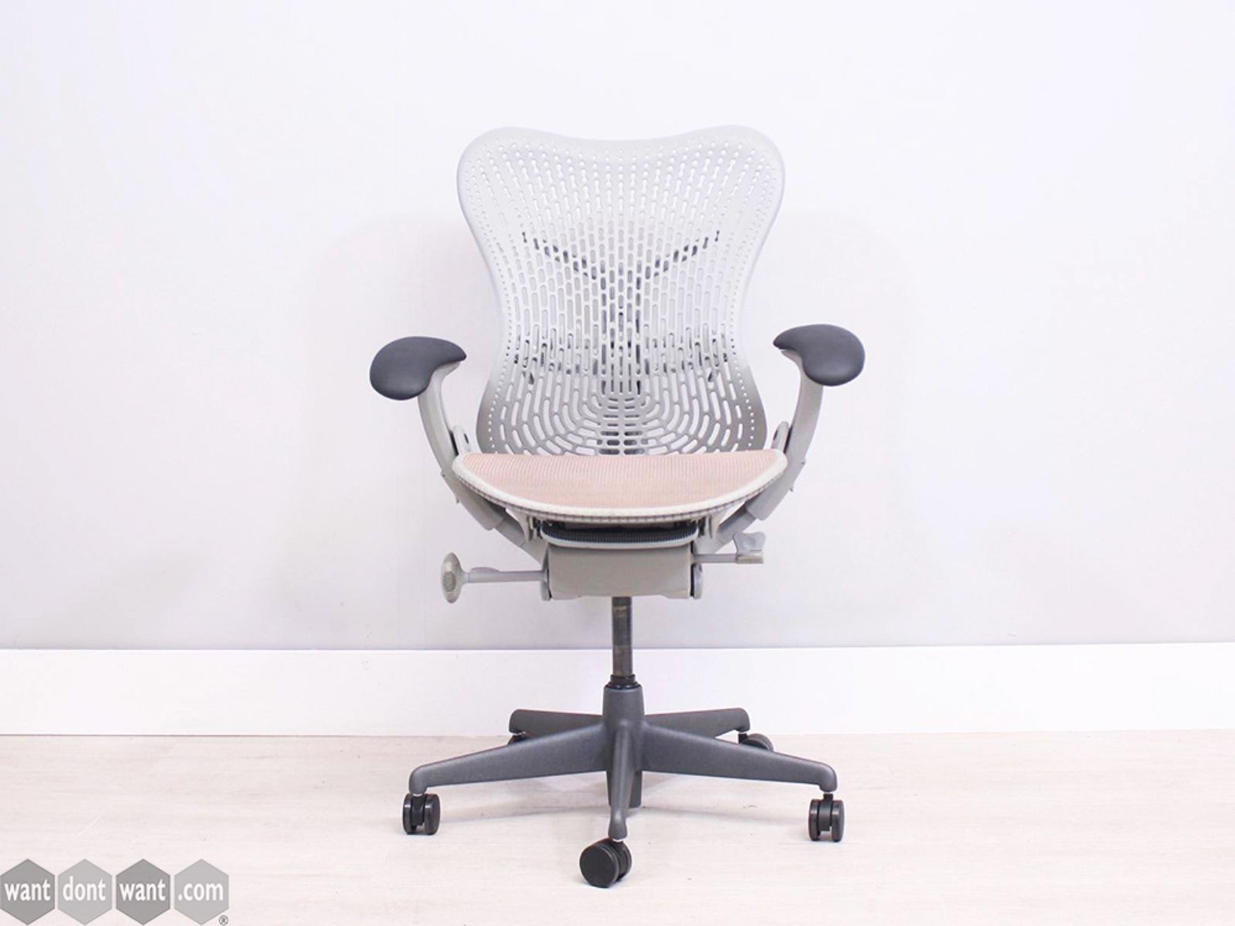 Refurbished herman discount miller mirra chair