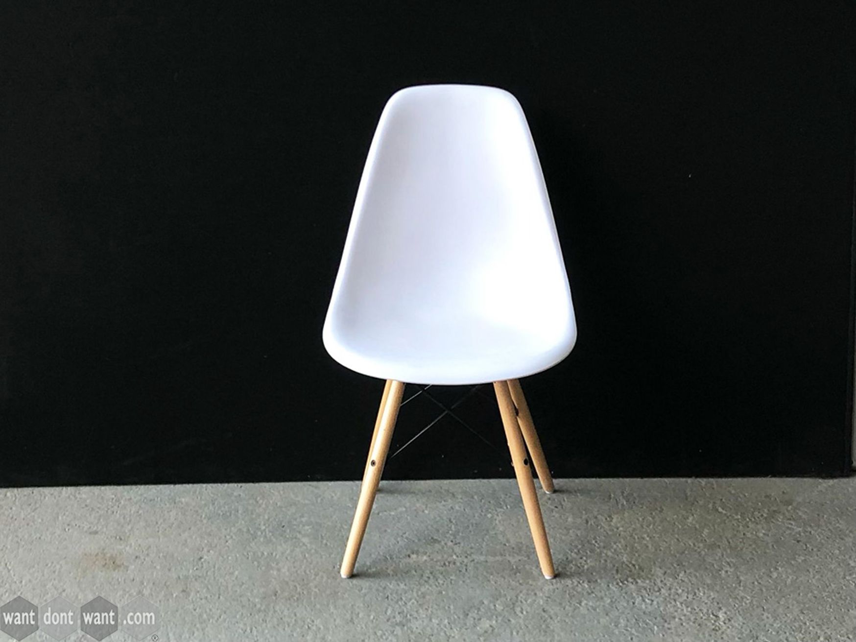 Used Café Chairs Inspired by Eames