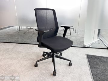 Used Bestuhl 'J1' mesh-back fully adjustable task chairs