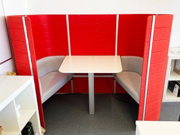 Used Vitra Workbay Booth with Table