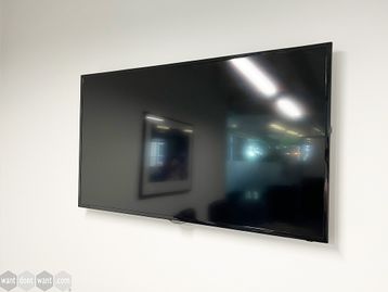 Samsung 50 flat screen wall-mounted TV UE50F5500AK 