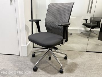 Fabulous used Vitra ID Concept task chairs in very good condition.
