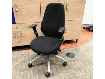 Used RH Logic 400 Chairs