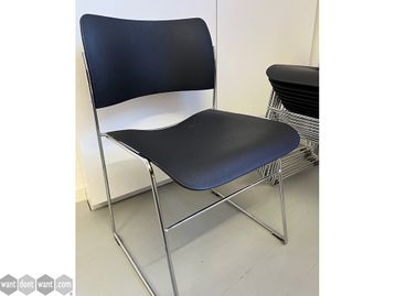 Used HOWE 40/4 black plastic chairs 