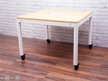 Used VG&P Hot Desk Table on castors In Natural Oak/White