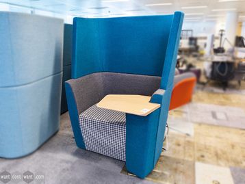 Used Orangebox Away from the desk armchair with table