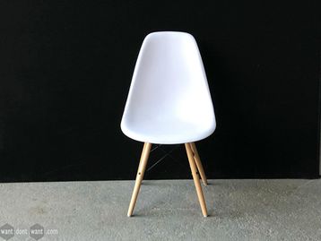 Used Café Chairs Inspired by Eames